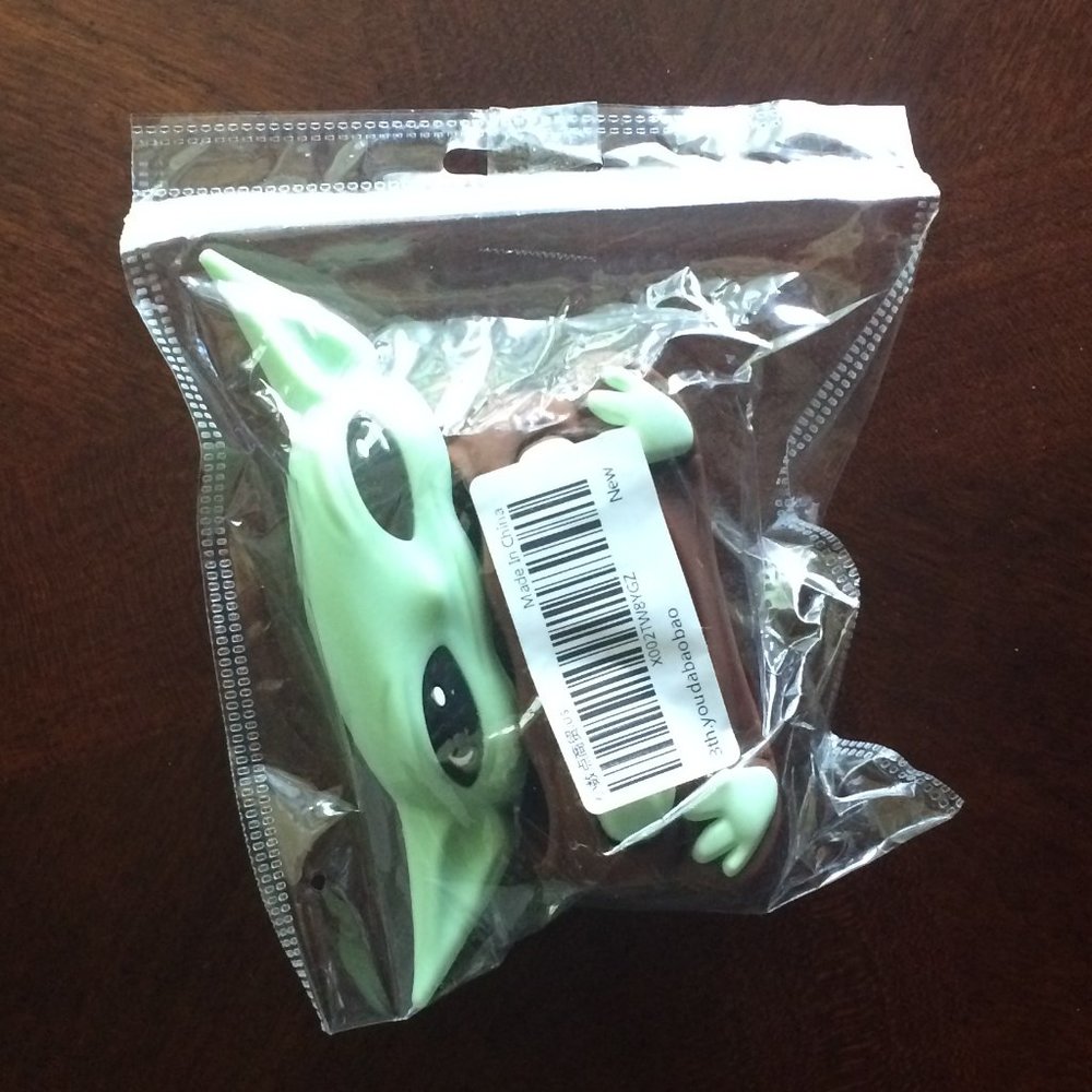 NWT Baby Yoda Mandalorian Grogu Silicone Case for Apple AirPods Pro - Picture 2 of 6